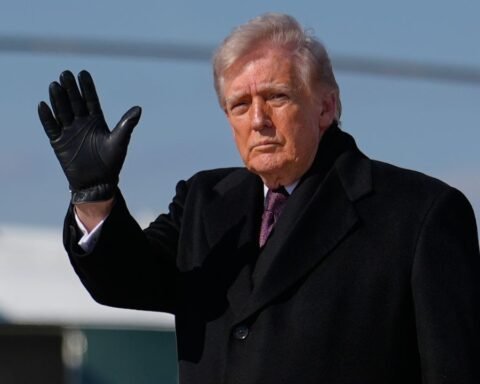 First the threat of bombing, then the declaration of ceasefire, Donald Trump is confused on Iran