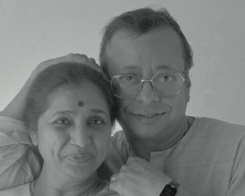 Asha bhonsle had 2 marriages, 3 children, first marriage at the age of 16